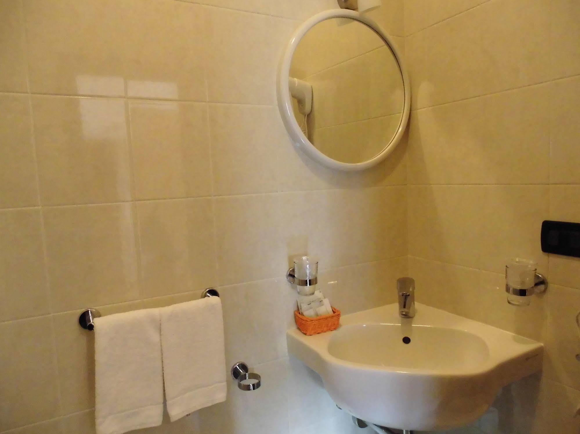 Hotel Benaco Mavras Peschiera del Garda Eksteriør bilde